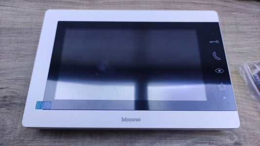 Bticino 333253 Inneneinheit für Video-Türsprechanlage, 7 Zoll (17,8 cm), I30553