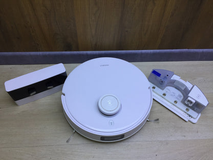 ECOVACS DEEBOT T10 Staubsaugerroboter mit vibrierenden Wischplatten, I29567