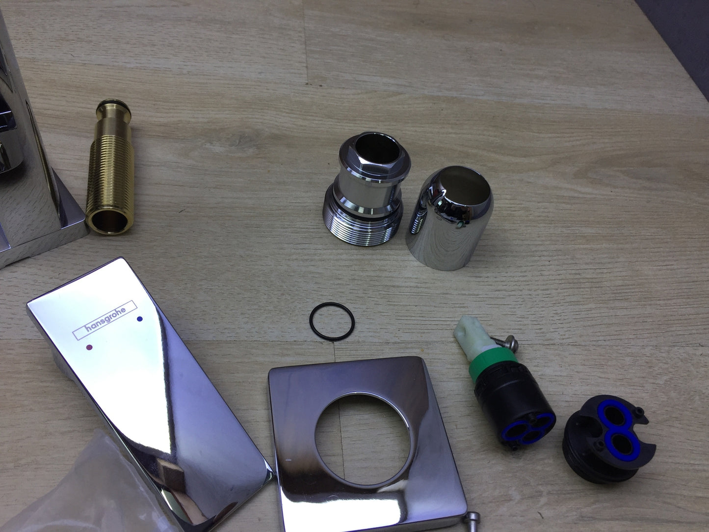 Hansgrohe 32526000 Wasserhahn mit Einhebel-Waschtischarmatur, Wandmontage I22191