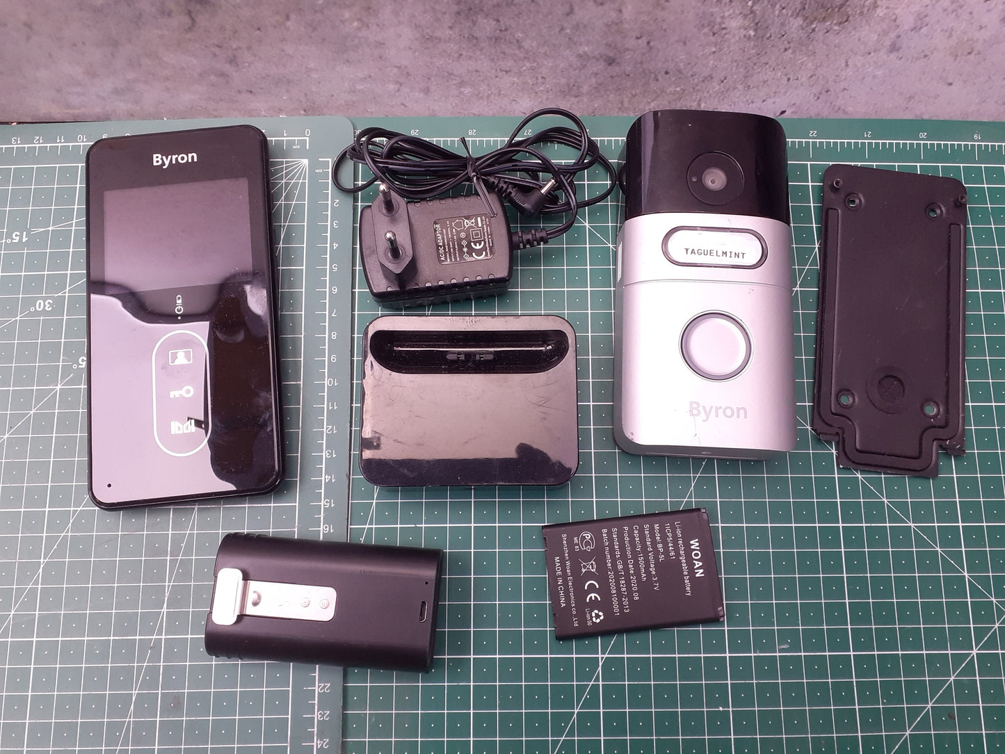 Byron DIC-24615 Kabellose Video Türgegensprechanlage mit Monitor, I16230