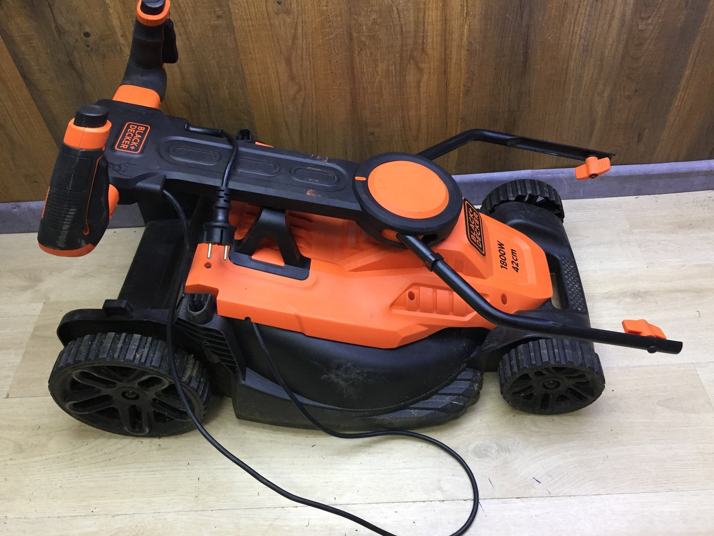Black&Decker BEMW481ES Elektro-Rasenmäher 1800W Arbeitsbreite 42cm, I32319