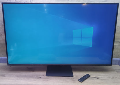 Samsung S43DM702UU Smart 4K Monitor 43" UHD 3840x2160 HDMI USB-C WLAN Tizen App