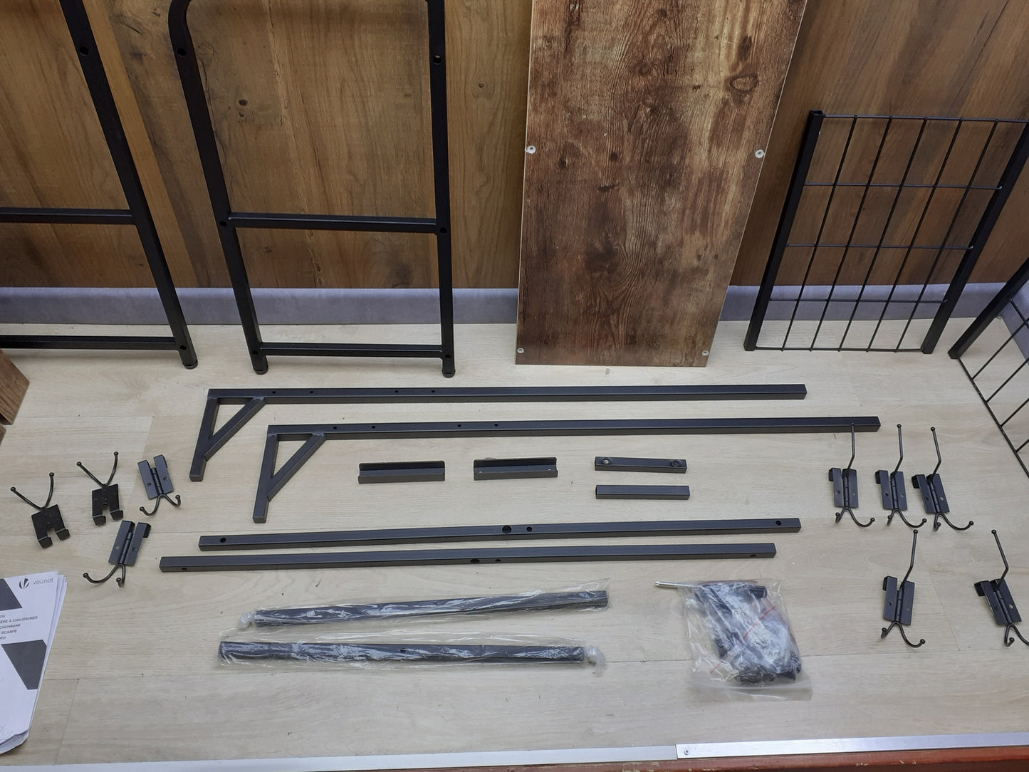 VOUNOT Garderobenständer, Kleiderständer, 3 Ebenen mit 9 Haken, I23712