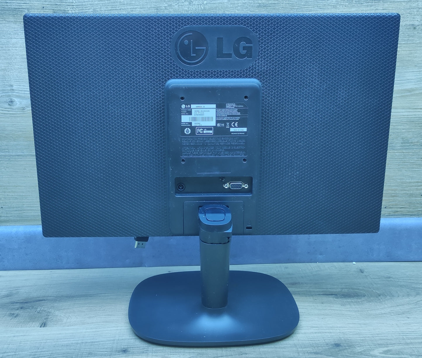 LG 19M35A-B Monitor 18.5" HD 1366x768 TN Panel VGA 60Hz 5ms (GtG) schwarz