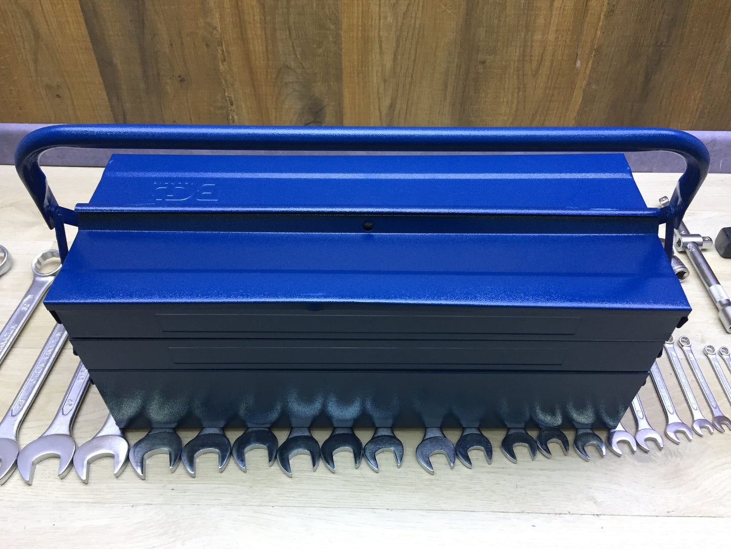 BGS 3306 Metall-Werkzeugkoffer inkl. Werkzeug-Sortiment 40-tlg. I24173