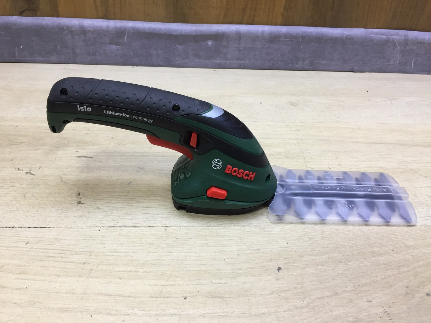 Bosch Akku-Strauch- und Grasschere Isio (3,6 Volt, Messerlänge 12 cm), I33169