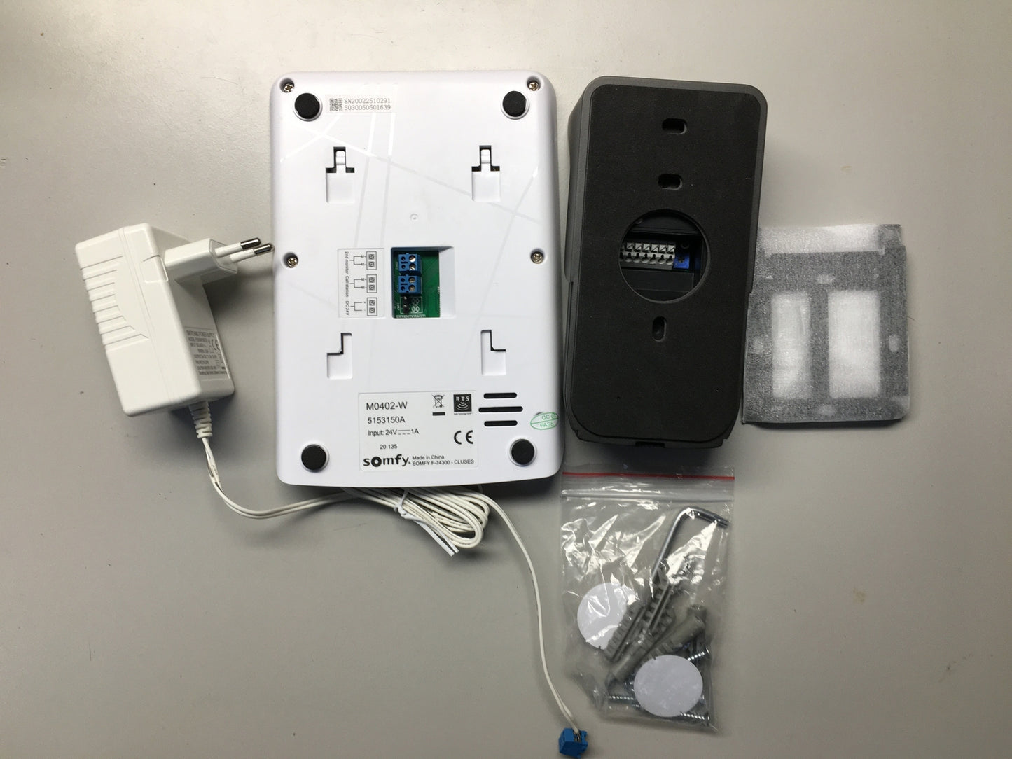 Somfy 1870535 V100+ Video Gegensprechanlage, 4,3 Zoll Monitor Nachtsicht, I06174