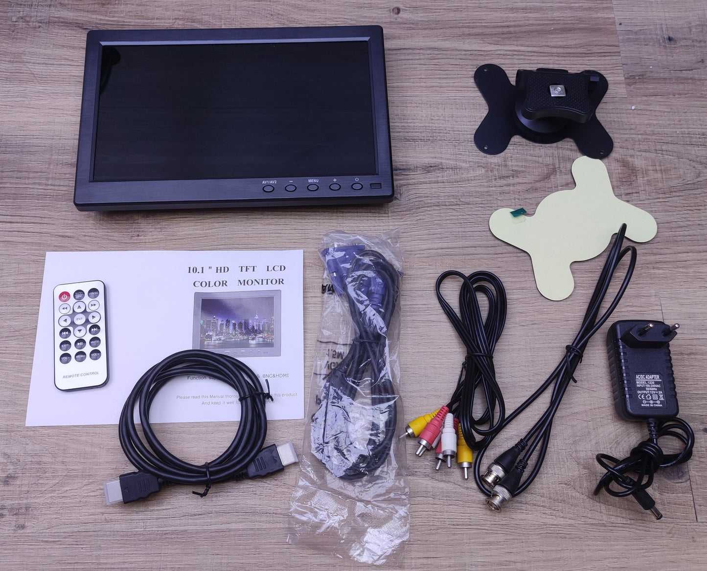 Camecho Monitor 10.1" TFT-LCD WSVGA 1024x600 HDMI VGA BNC AV-In USB Lautsprecher