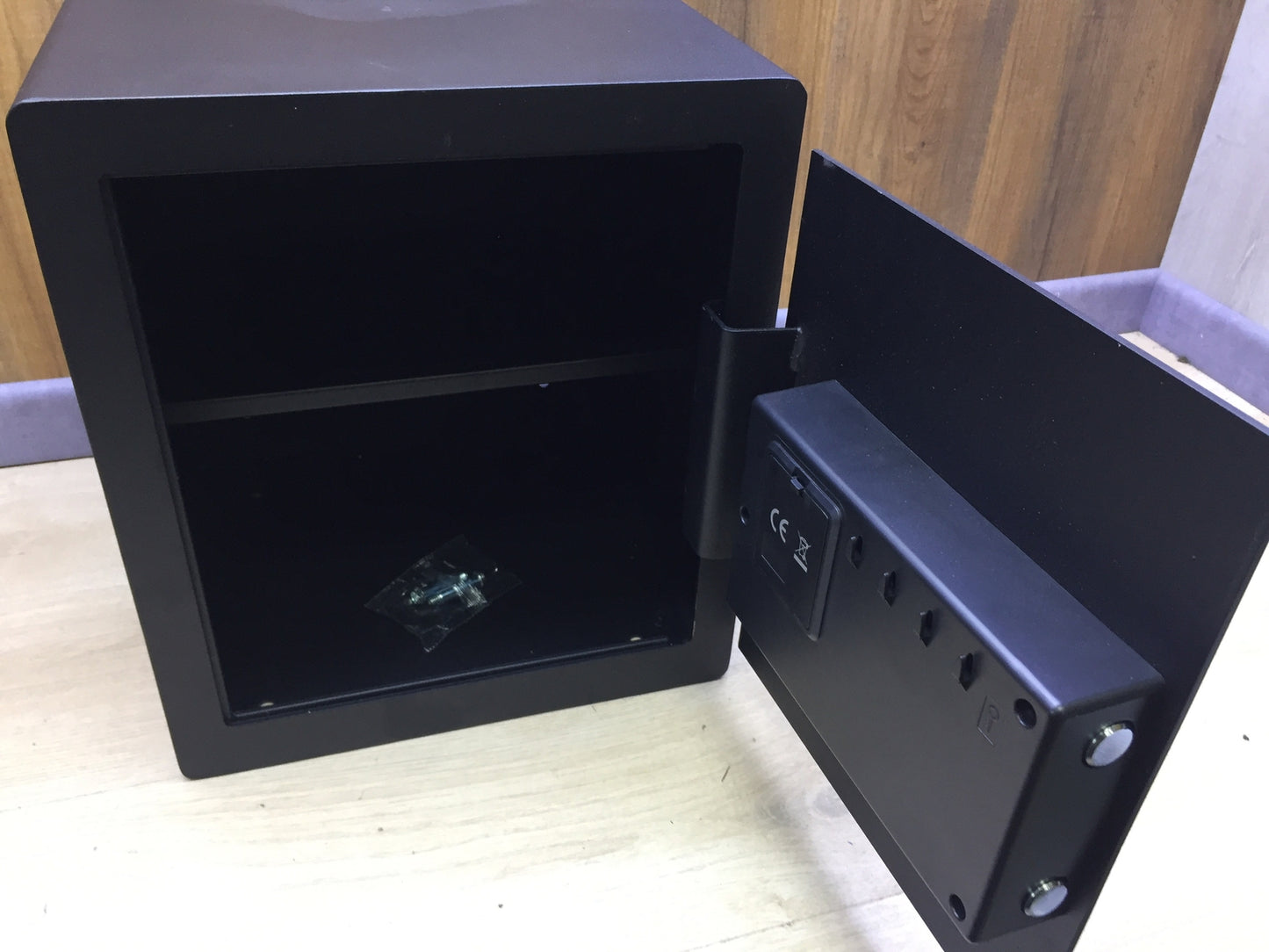 Yale YSEB/400/EG1 Büro-Tresor mit Zahlenschloss, 38,5L, I27785