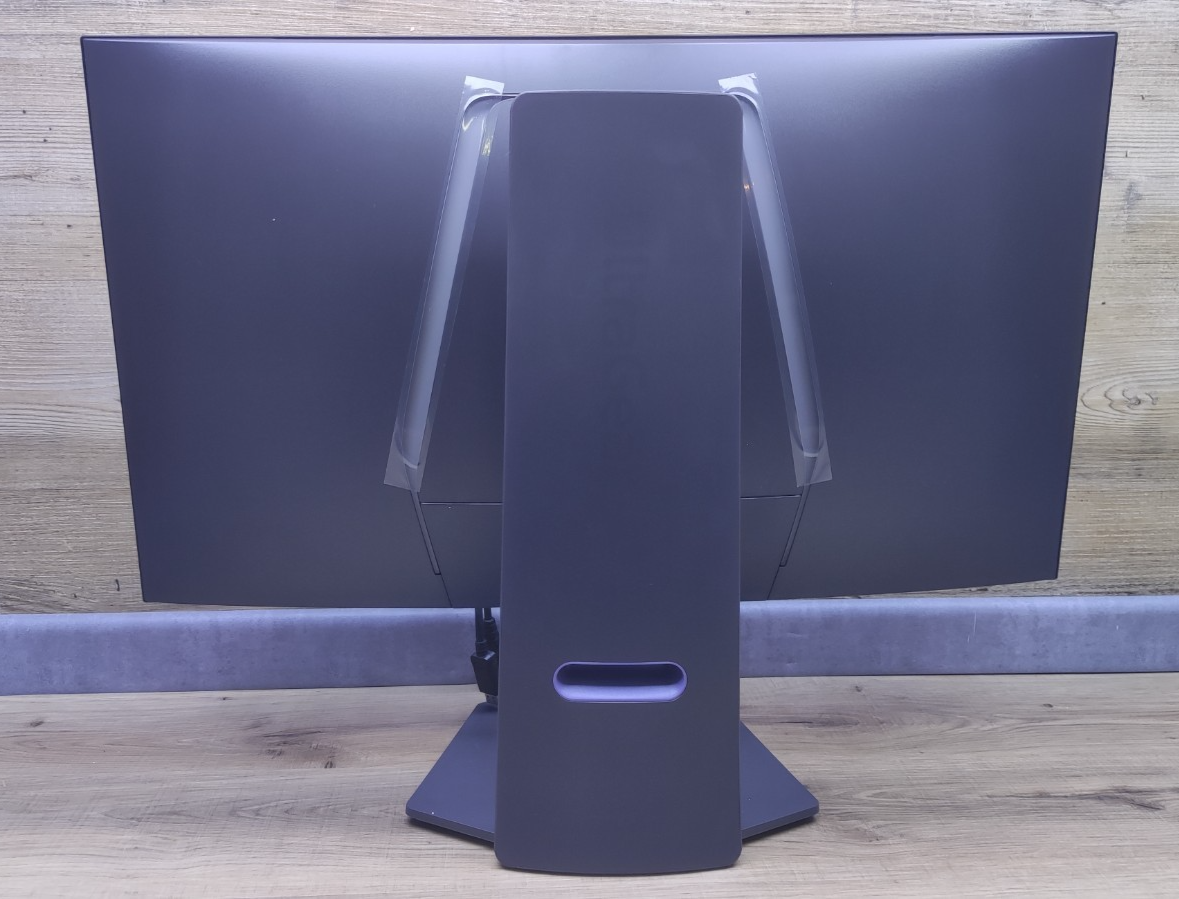 LG UltraGear OLED 32GS95UE-B 4K Monitor 31.46" 3840x2160 HDR NVIDIA G-Sync 240Hz