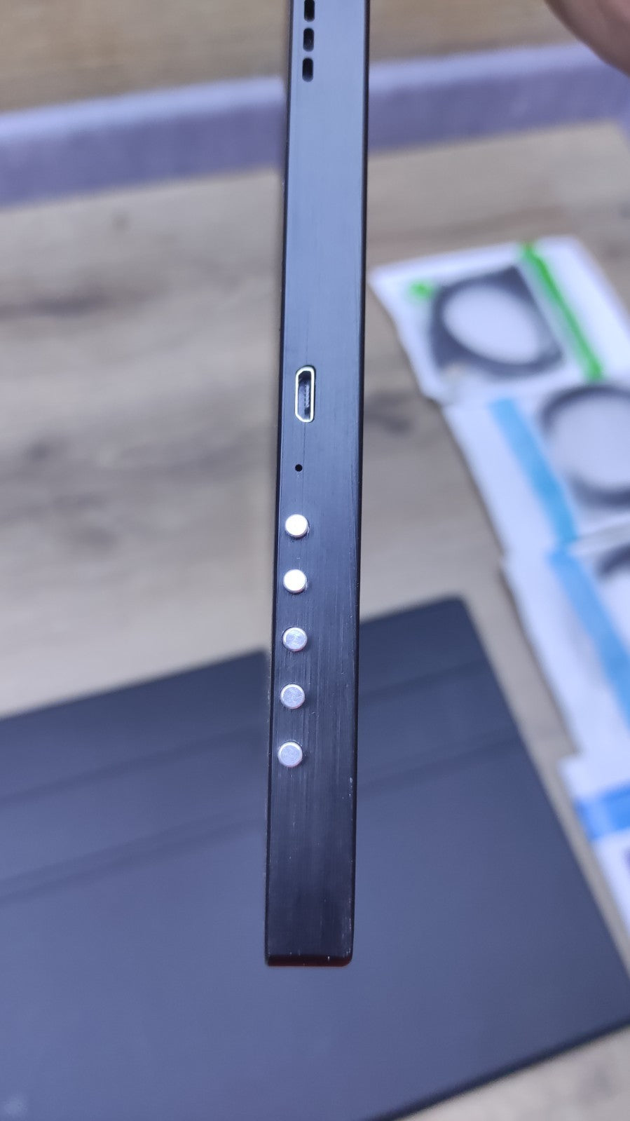 Uperfect Tragbarer Monitor 17,3" 1920x1080 USB-C Mini HDMI 144Hz Lautsprecher