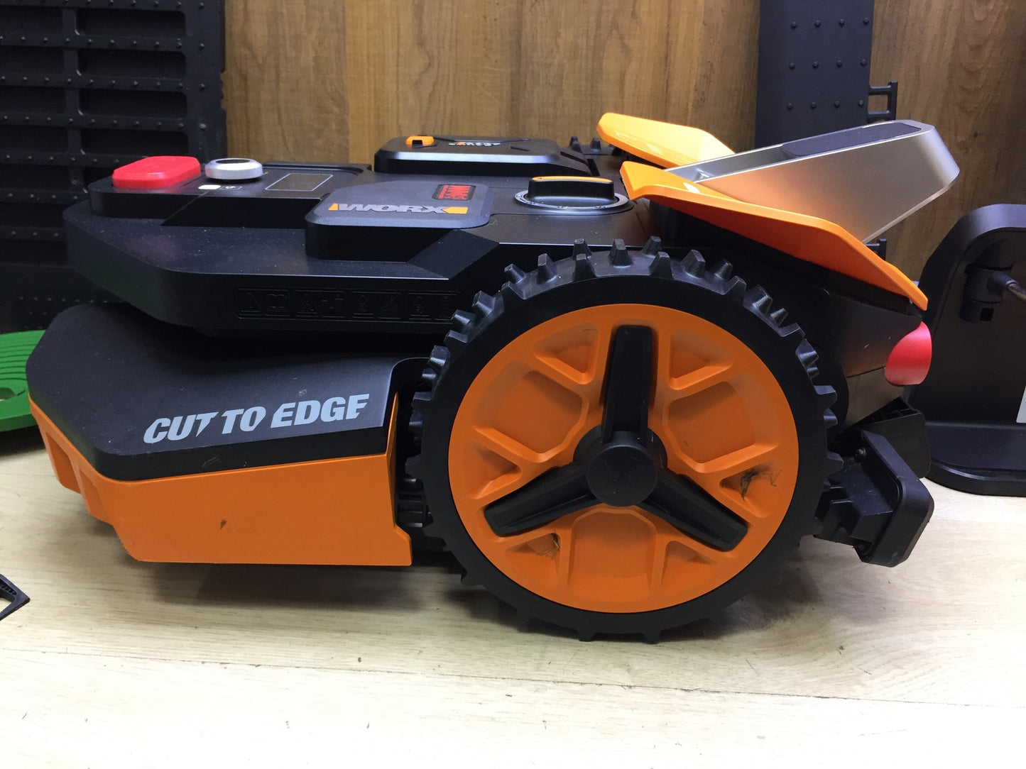 WORX Landroid Vision M600 Mähroboter WR206E.1 für Gärten bis 600m², I33343