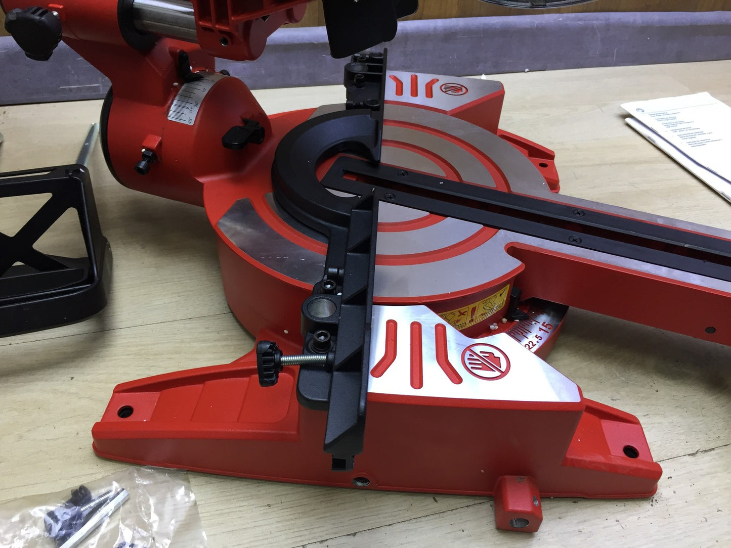 Einhell Zug-Kapp-Gehrungssäge TE-SM 216 Dual, 1.800 W, Ø216 x Ø30, I33984