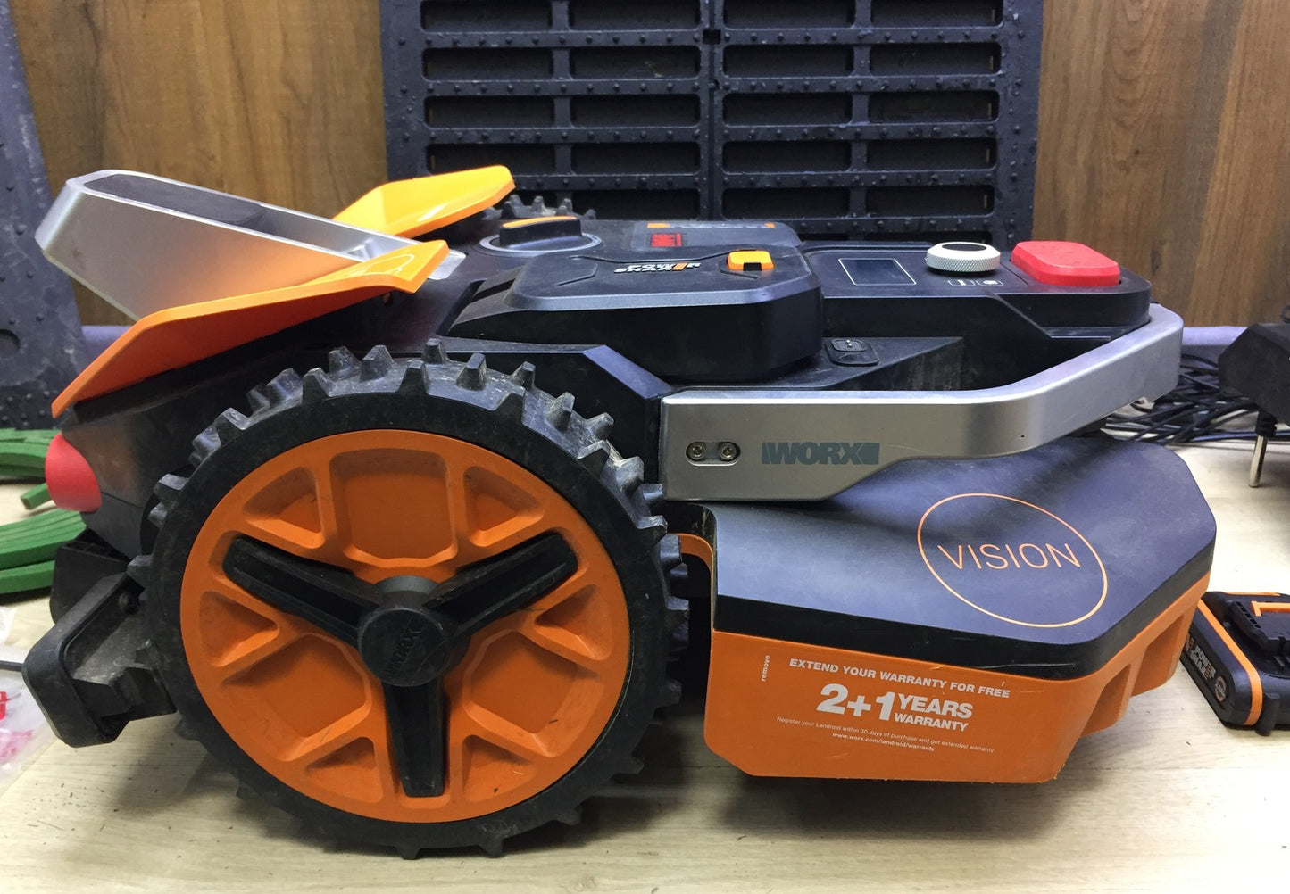 WORX Landroid Vision M600 Mähroboter WR206E.1 für Gärten bis 600m², I33359