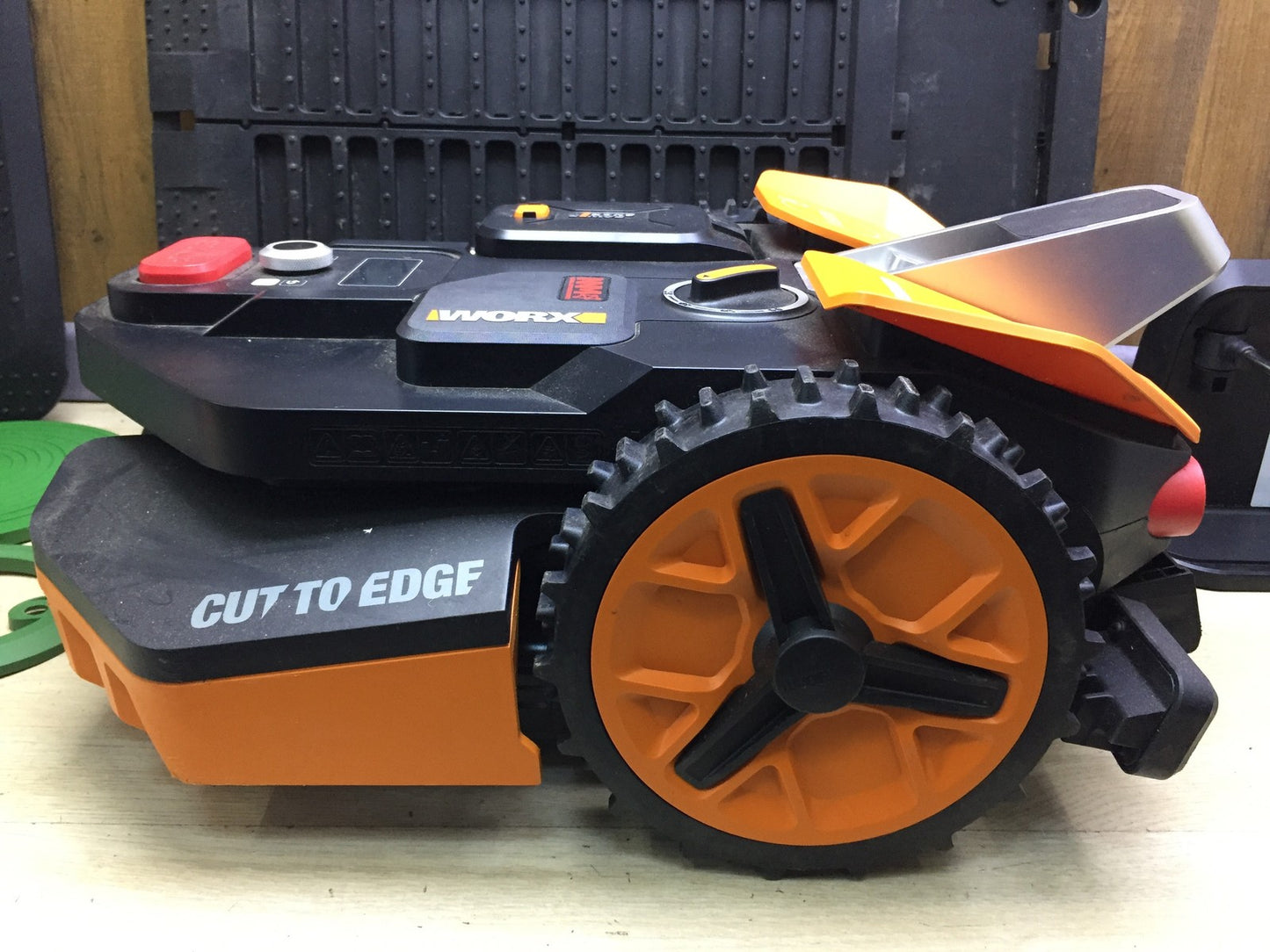 WORX Landroid Vision M550 Mähroboter WR205E für Gärten bis 550m², I34045