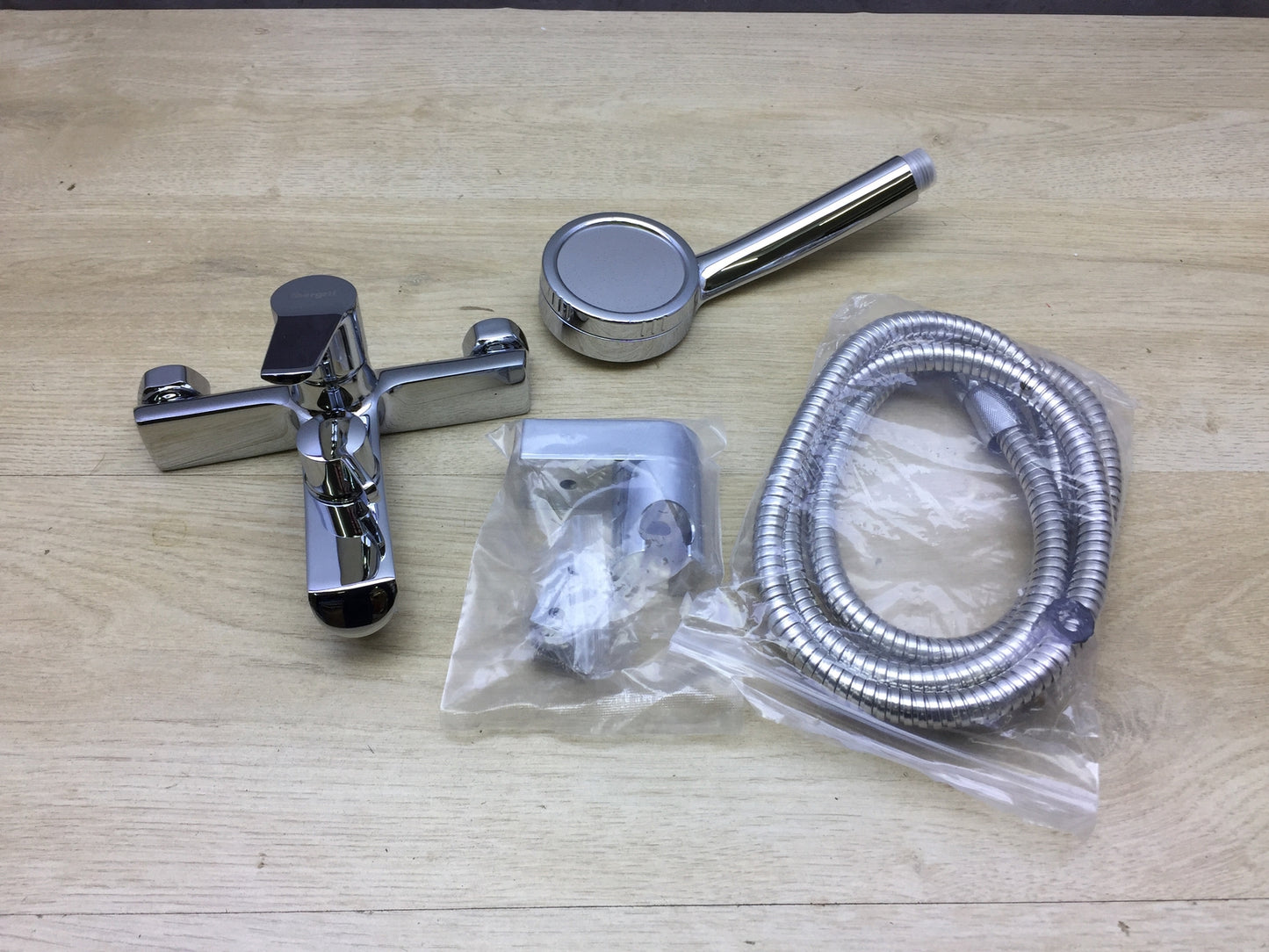 Ibergrif Arial M13026 Badewannenbatterie mit Duschkopf Set, I19307