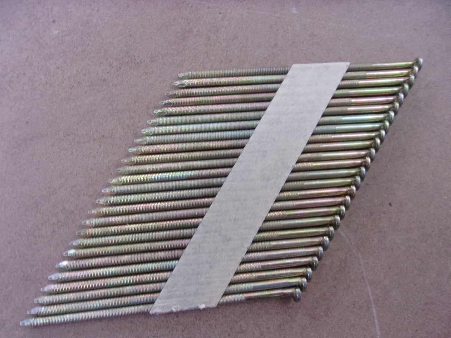 2300 Stück Fixman 413678 Galvanisierte Ringnutnägel I02379