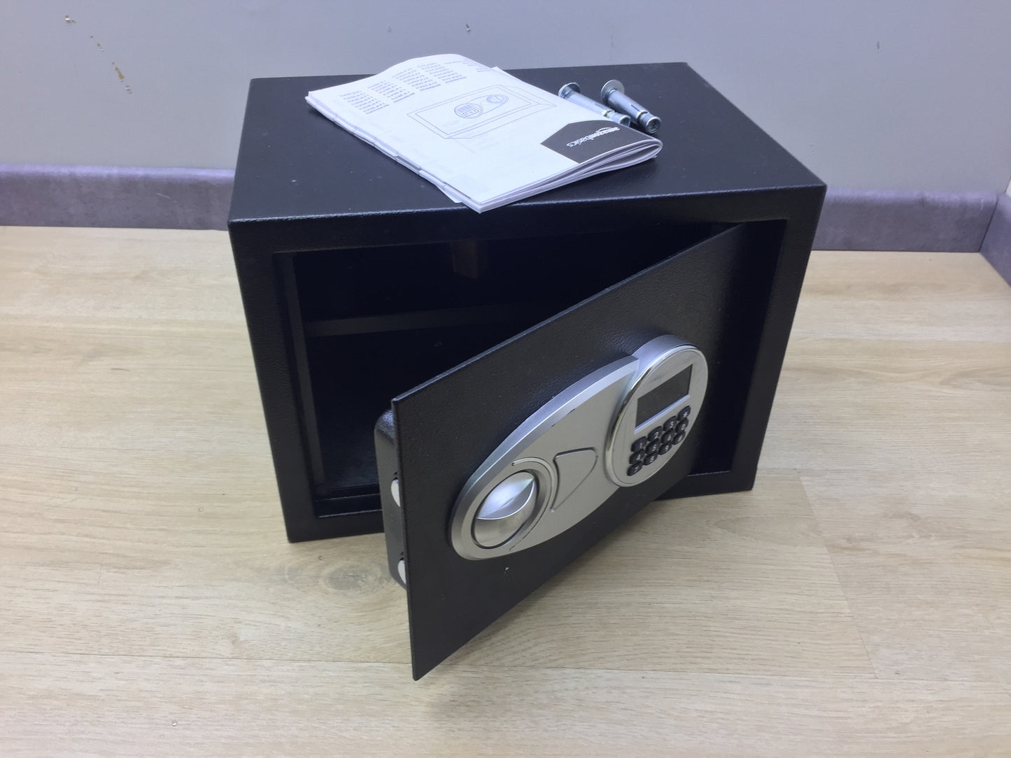 AmazonBasics Tresor 14 l, Schwarz, I17926