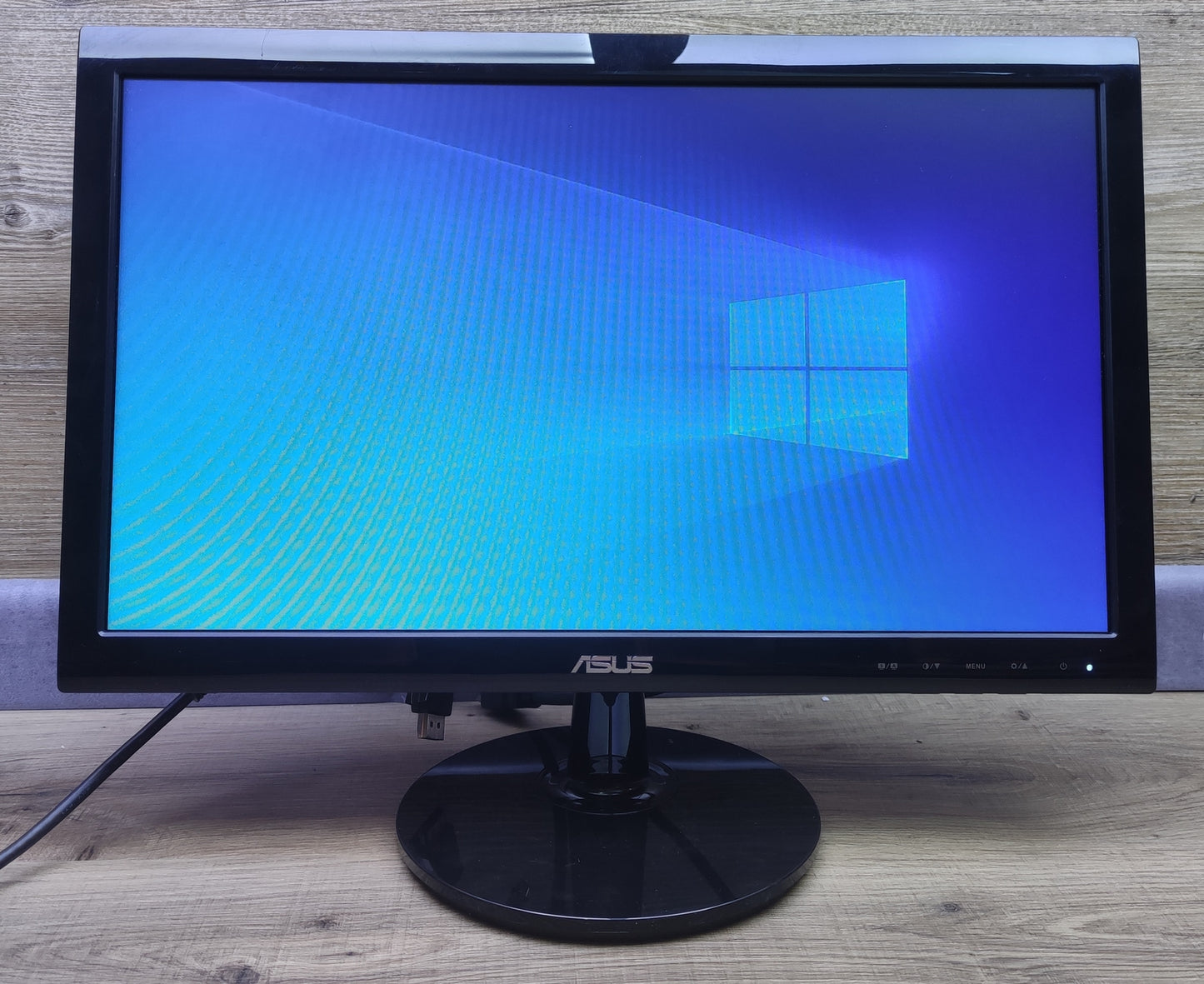 Asus VS197DE monitor 18.5" HD 1366x768 VGA TN panel 5ms black