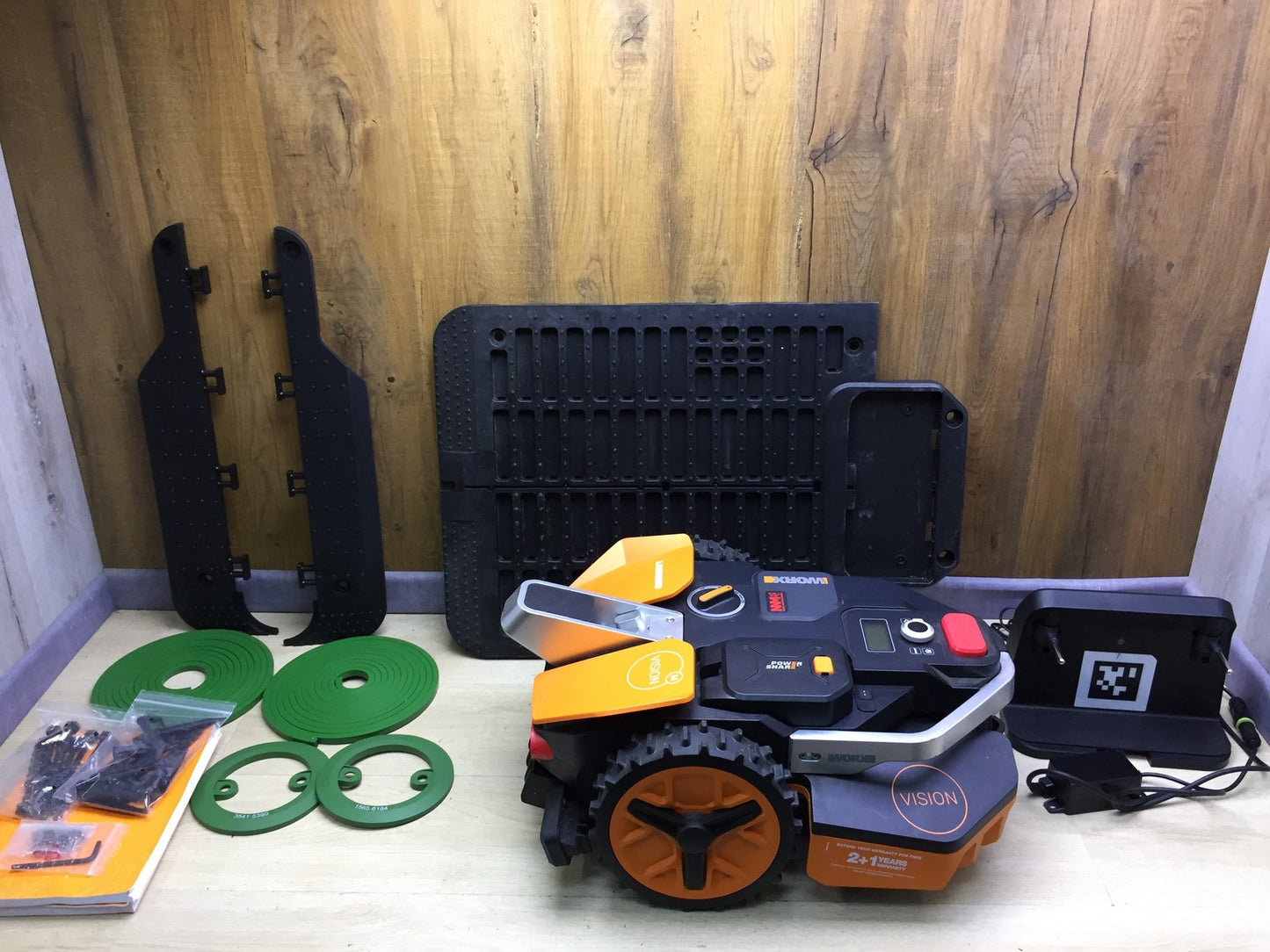 WORX Landroid Vision M550 Mähroboter WR205E für Gärten bis 550m², I34045