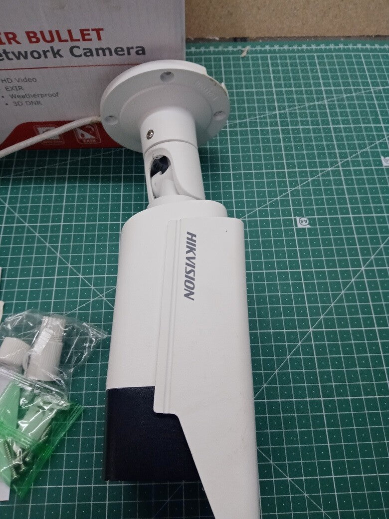 HIKVISION DS-2CD2T42WD-I5 (4mm) 4MP WDR IP Netzwerk Überwachungskamera, V03395