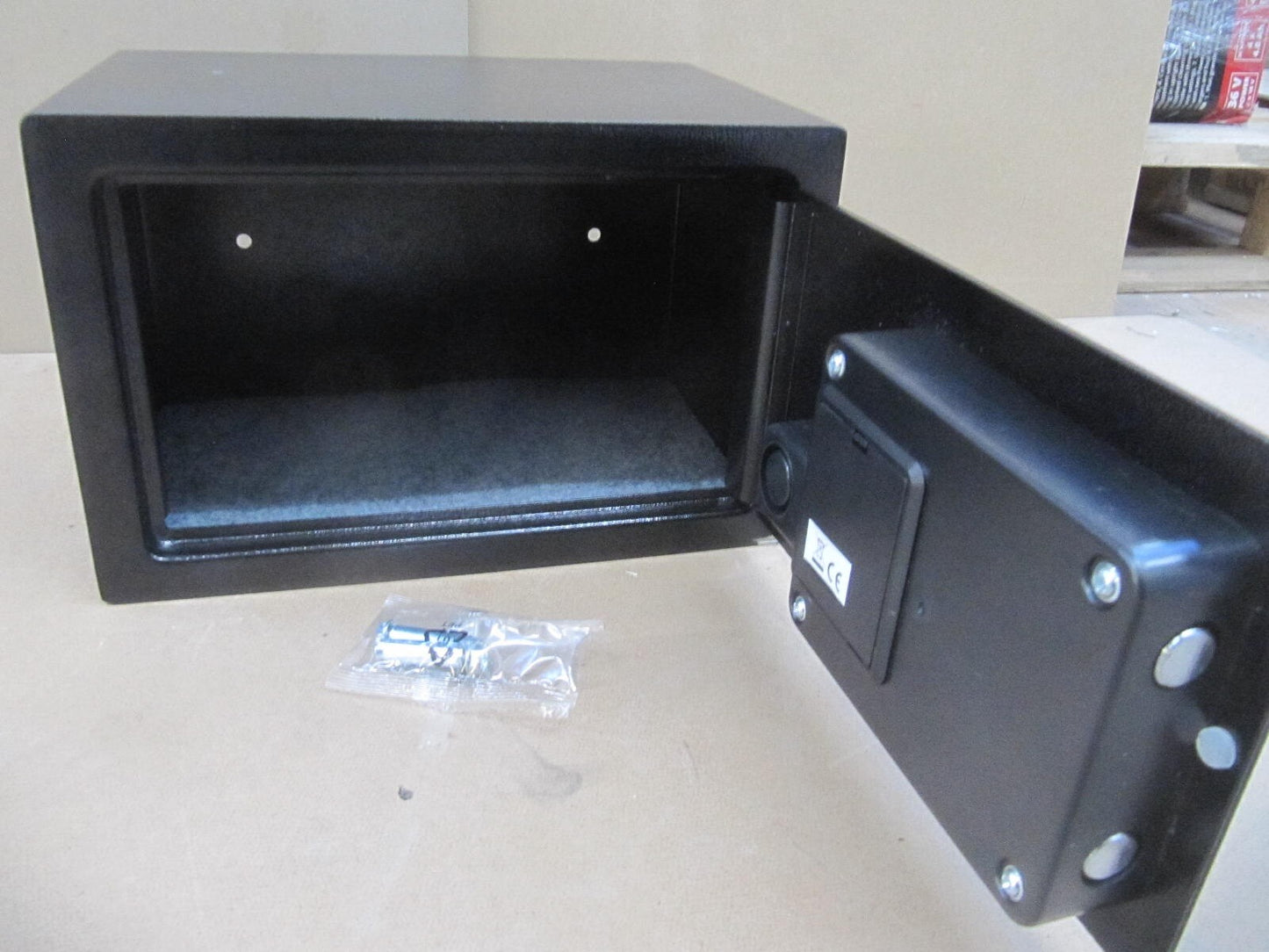 Yale YEC/200/DB1 kleiner Alarm-Safe, 130 dB eingebauter Alarm, I05842