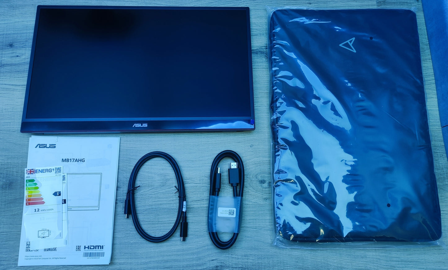 ASUS ZenScreen MB17AHG Monitor 17.3" FHD 1920x1080 IPS HDMI USB-C 144Hz 5ms
