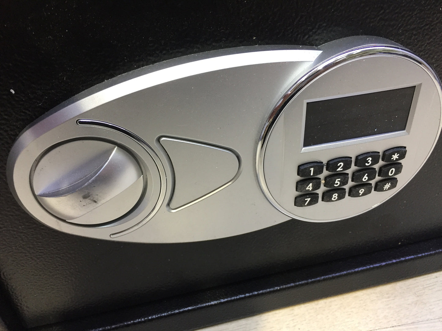 AmazonBasics Tresor 14 l Schwarz, I27033