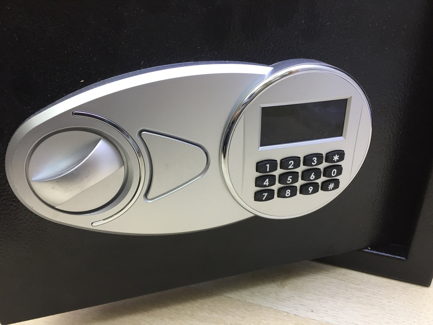 AmazonBasics Tresor 14 l, Schwarz, I27026