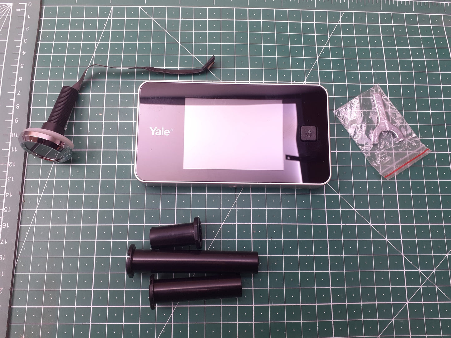 Yale Digitaler Türspion, für 38-110 mm breite Türen und 14-mm-Löcher, I13764