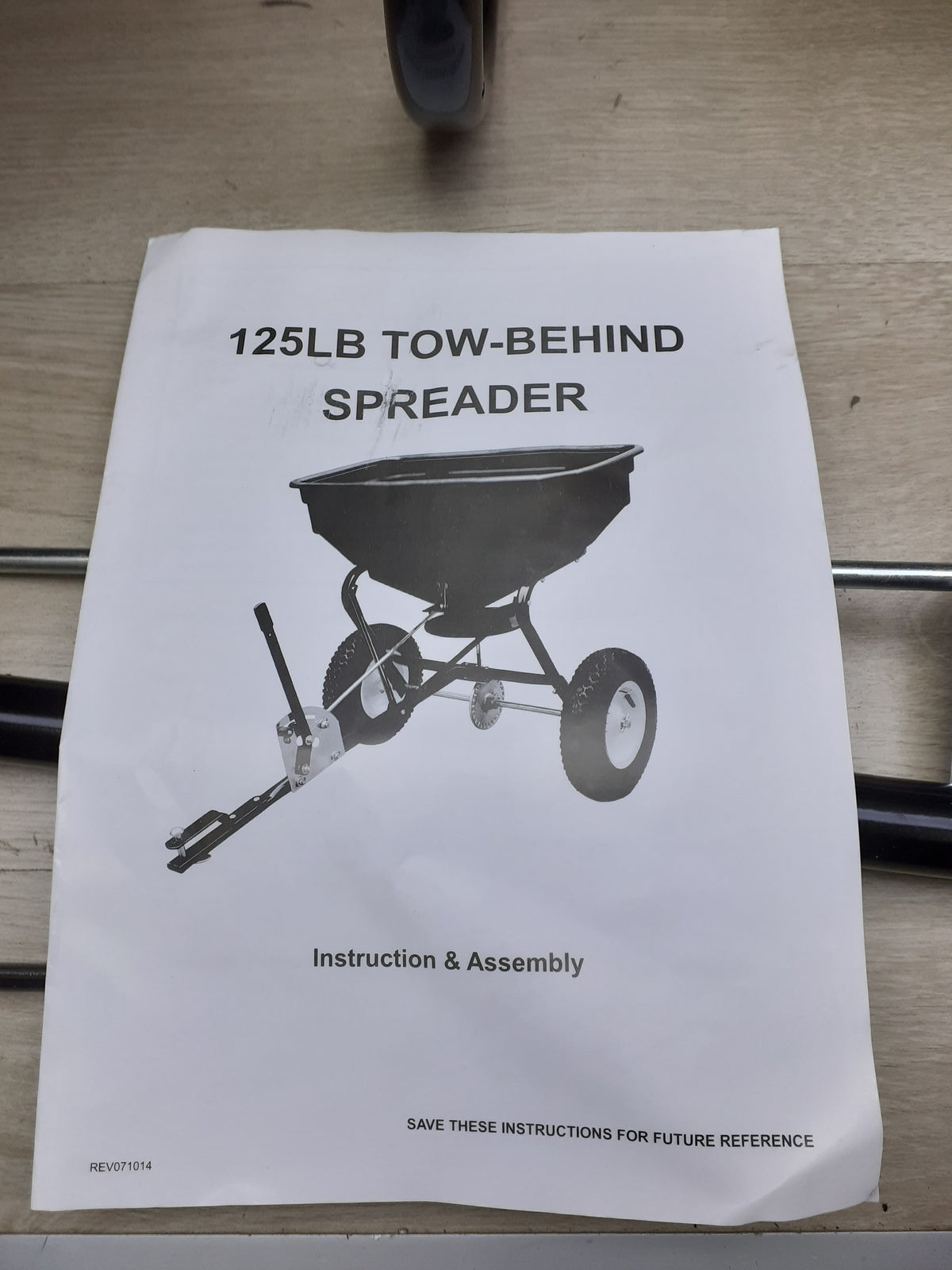 125LB TOW-BEHIND Streuwagen, drehbar Maximale Kapazität 56kg, I21673