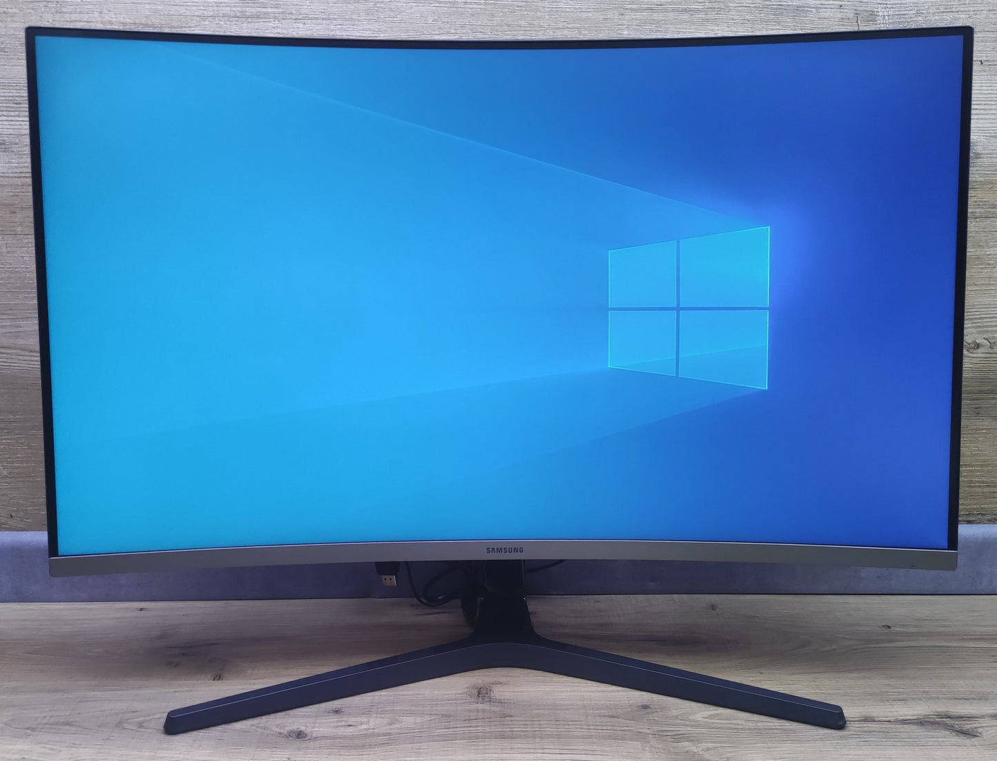 Samsung CR50 C32R502FHP Monitor 31.5" FHD 1920x1080 VGA HDMI AMD FreeSync 75Hz 