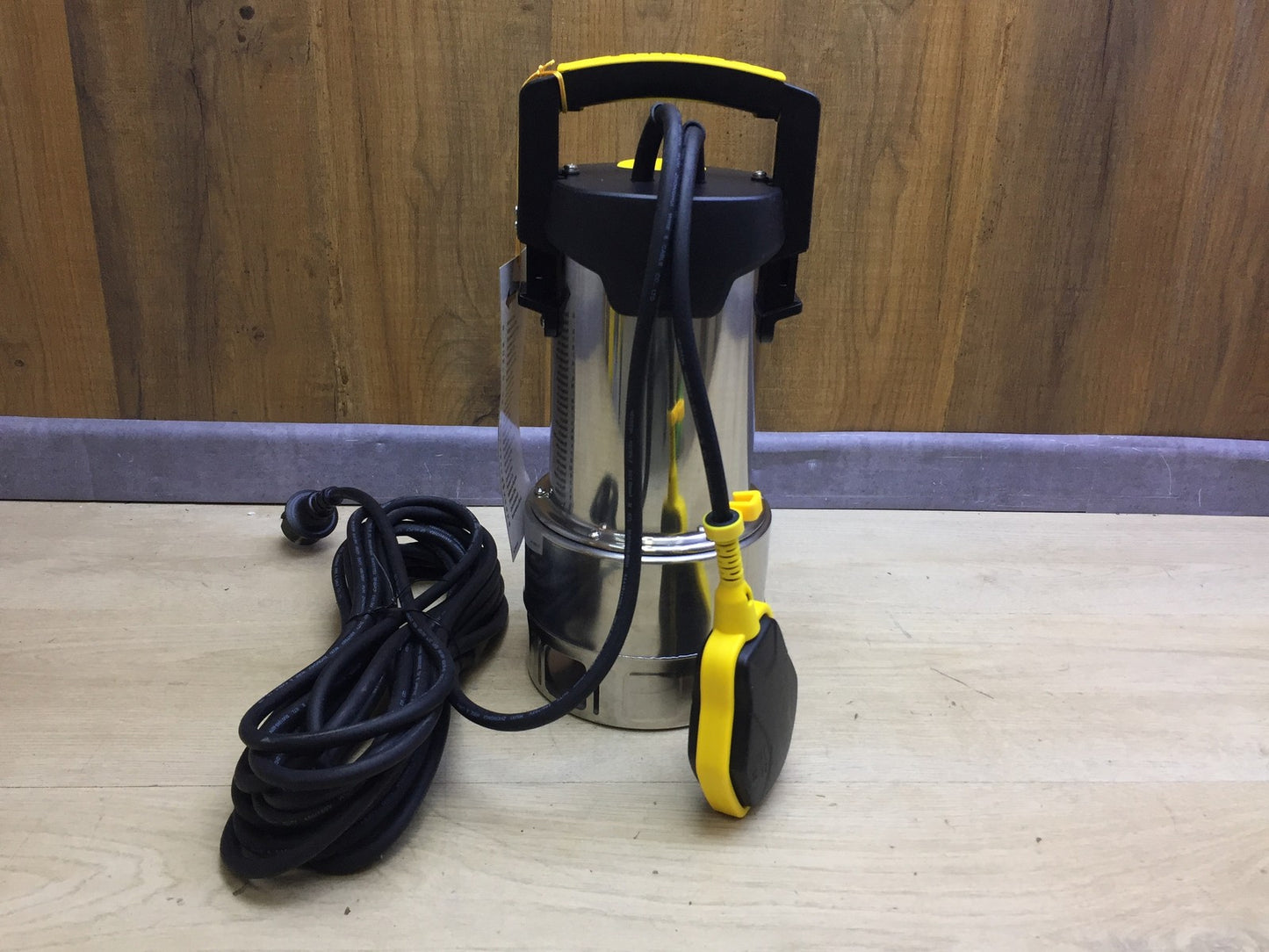Stanley SXUP1100XDE submersible pump for dirty water (1100 W, 16,500 l/h), I33030 