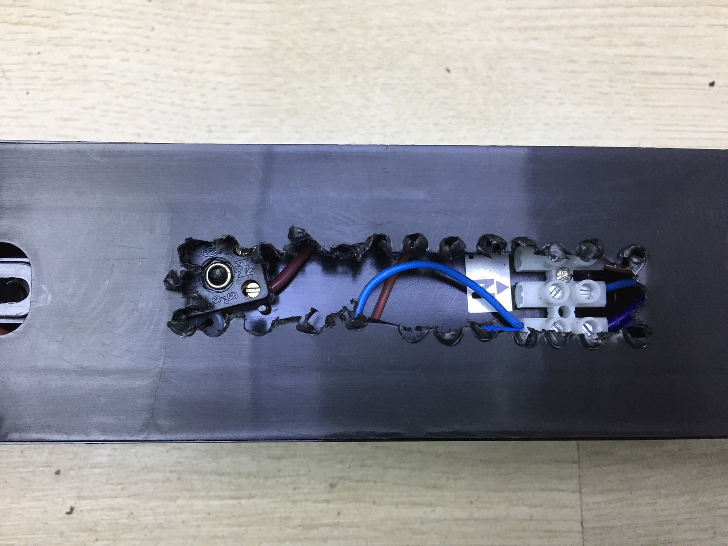 ML Accessories SL6USBMB 230V IP20 6W LED Rasierer Licht, I34056