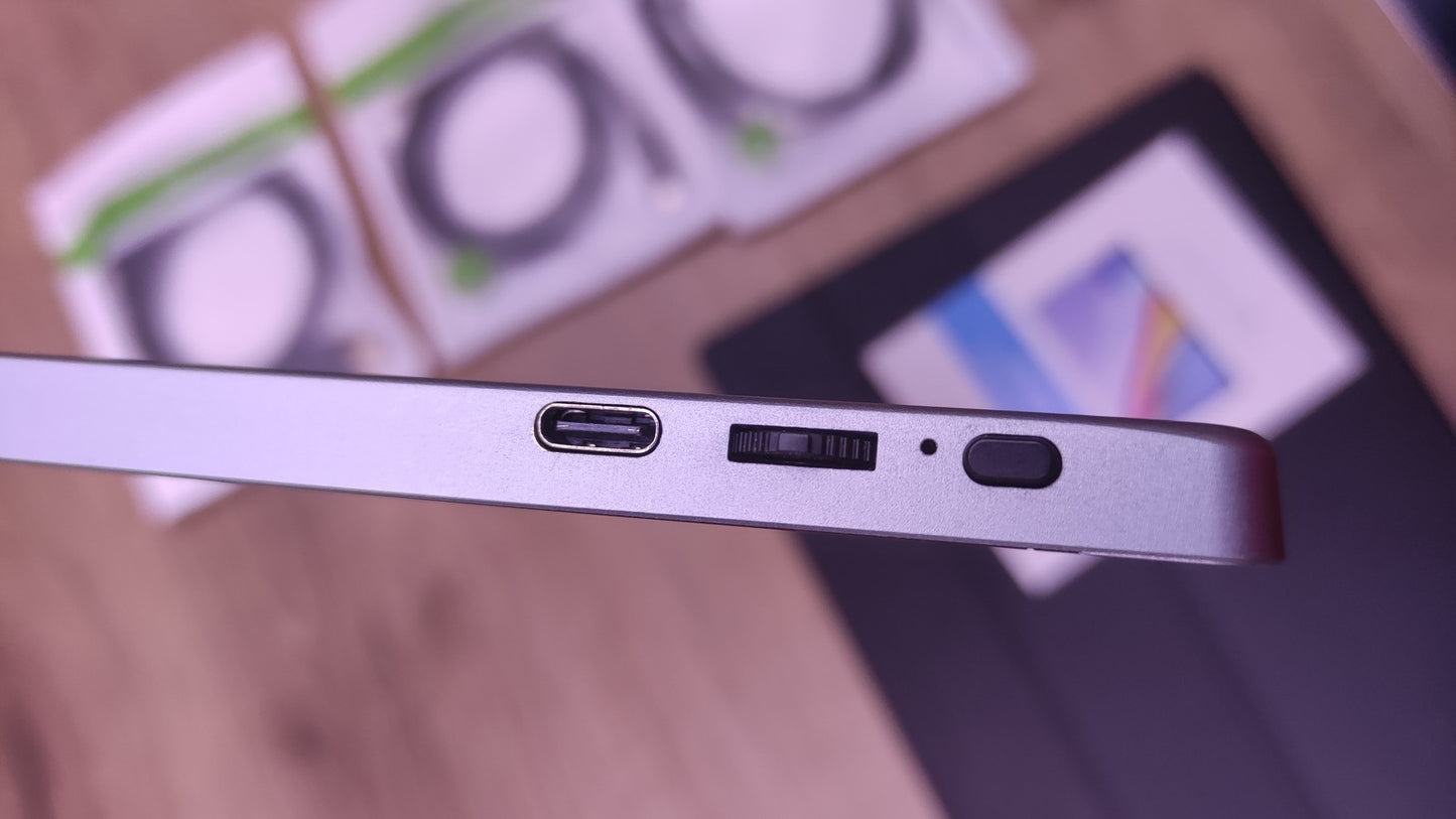 MEMTEQ Z1 Tragbarer Monitor 15,6" FHD 1920x1080 IPS USB-C Mini-HDMI Grau