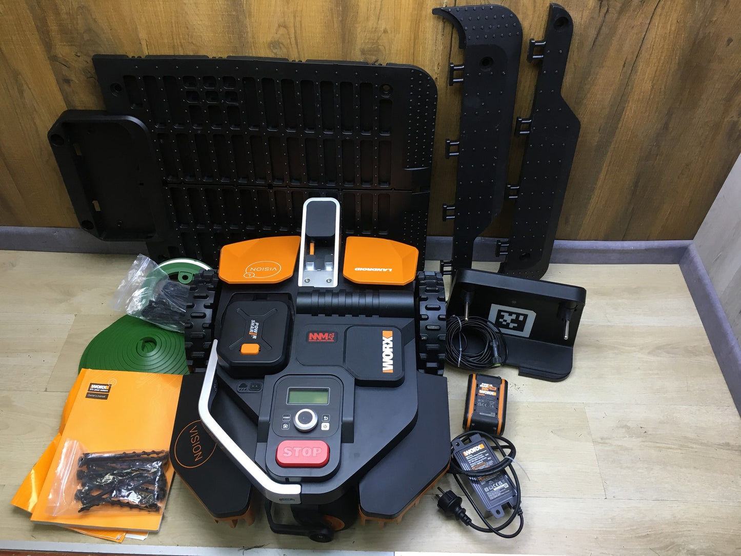 WORX Landroid Vision L1300 Mähroboter WR213E.1 für Gärten bis 1300m², I34503