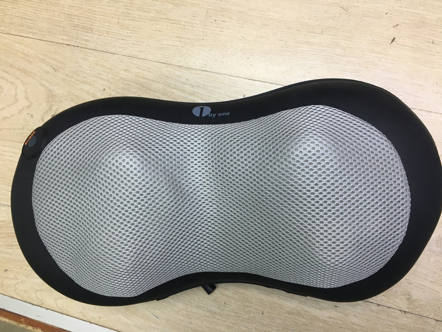 1byone Shiatsu Massagekissen Massagegerät Kissen für Rücken I31302