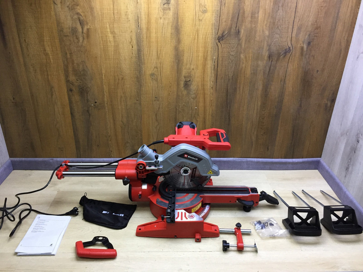 Einhell Zug-Kapp-Gehrungssäge TE-SM 216 Dual, 1.800 W, Ø216 x Ø30, I33984