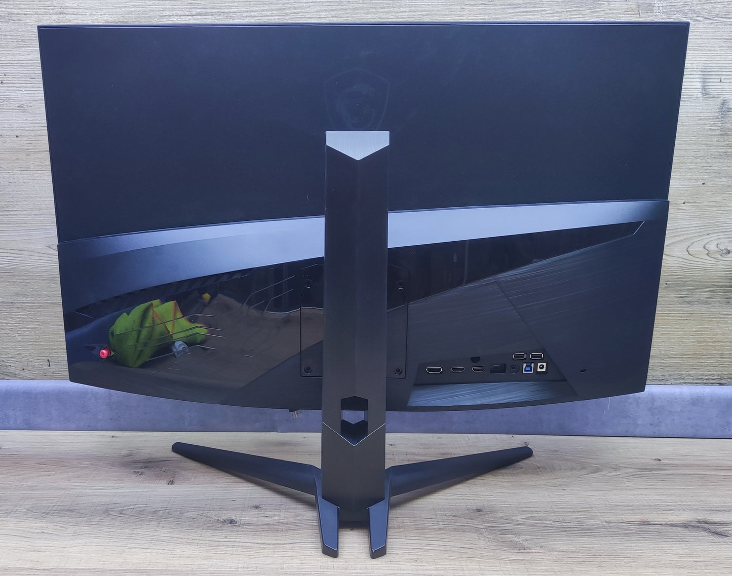 MSI Optix MAG322CR Gaming Monitor 31.5" FHD 1920x1080 USB-C AMD FreeSync 180Hz 