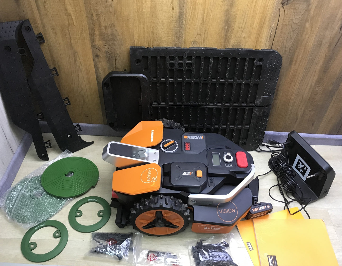 WORX Landroid Vision M600 robotic lawnmower WR206E.1 for gardens up to 600m², I31743