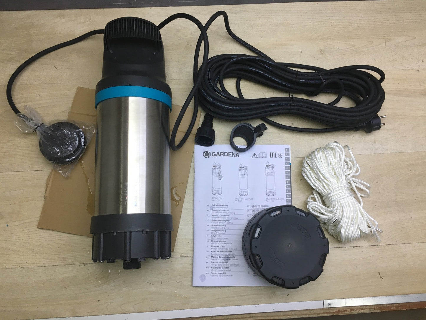Gardena Tauch-Druckpumpe 5900/4 inox (1768-20), 5900 l/h Fördermenge, I34312