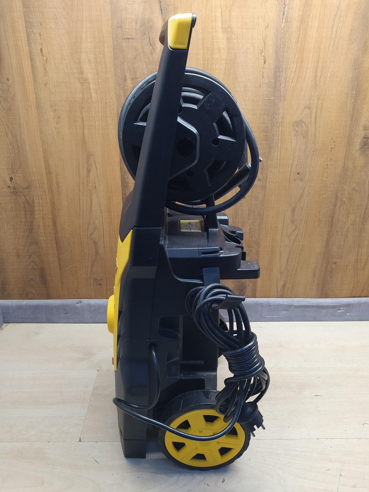 Stanley Hochdruckreiniger SXPW16PE mit Patio Cleaner Deluxe und Bürste, I36823