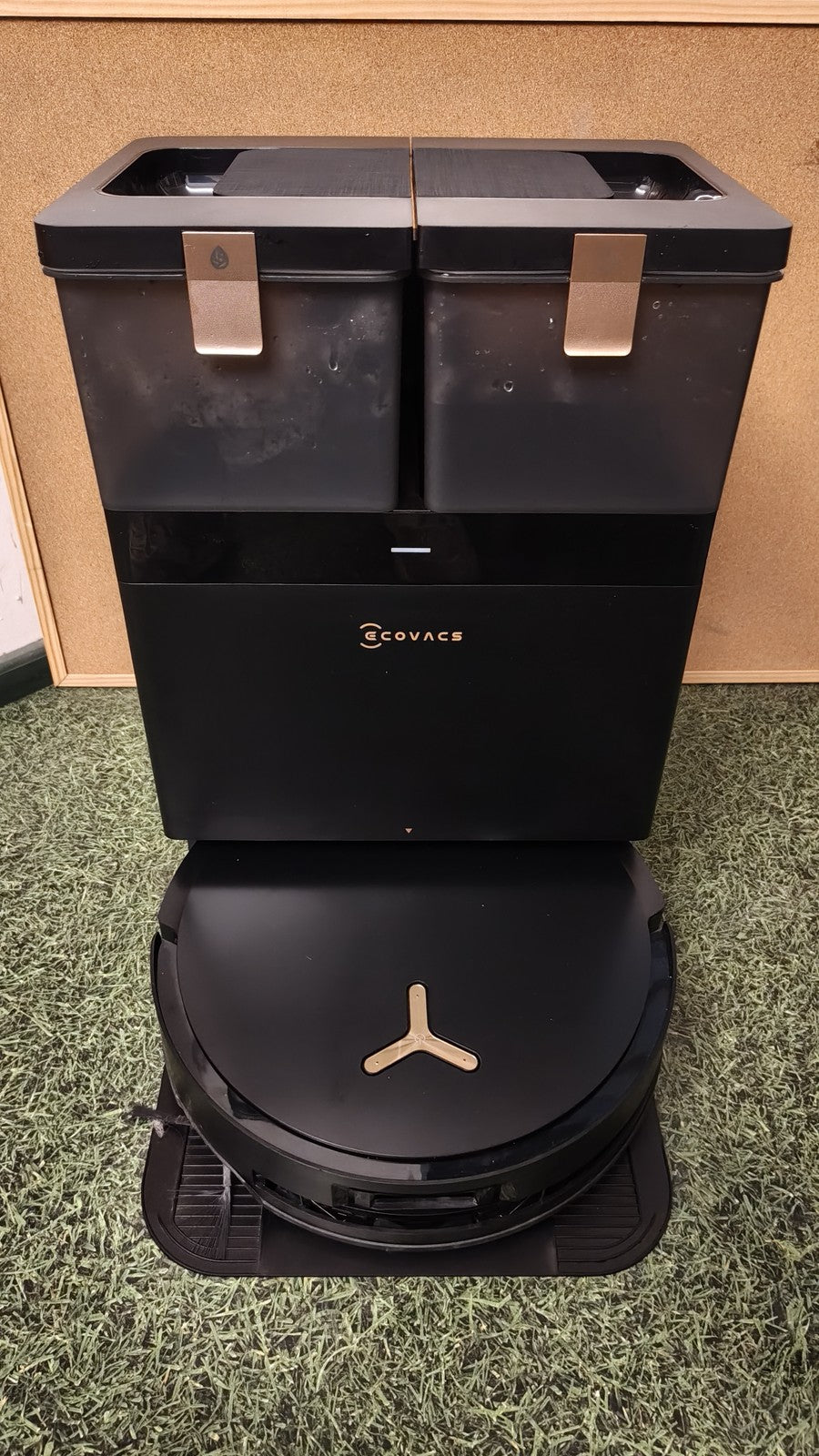 Ecovacs Deebot X8 Family Saugroboter mit Wischfunktion inkl. Station I39768