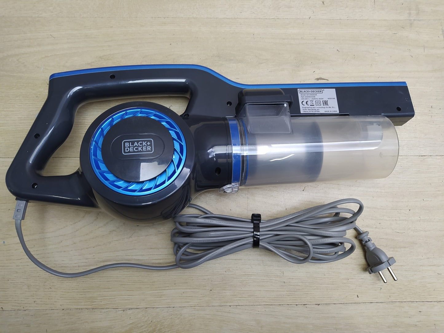 Black+Decker BXVMS600E Stielstaubsauger, ES9480030B Besenreiniger, 600 W, I35033