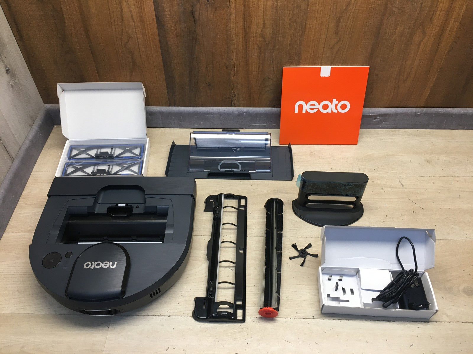 Neato Robotics D8 Intelligenter Staubsaugerroboter, I39442