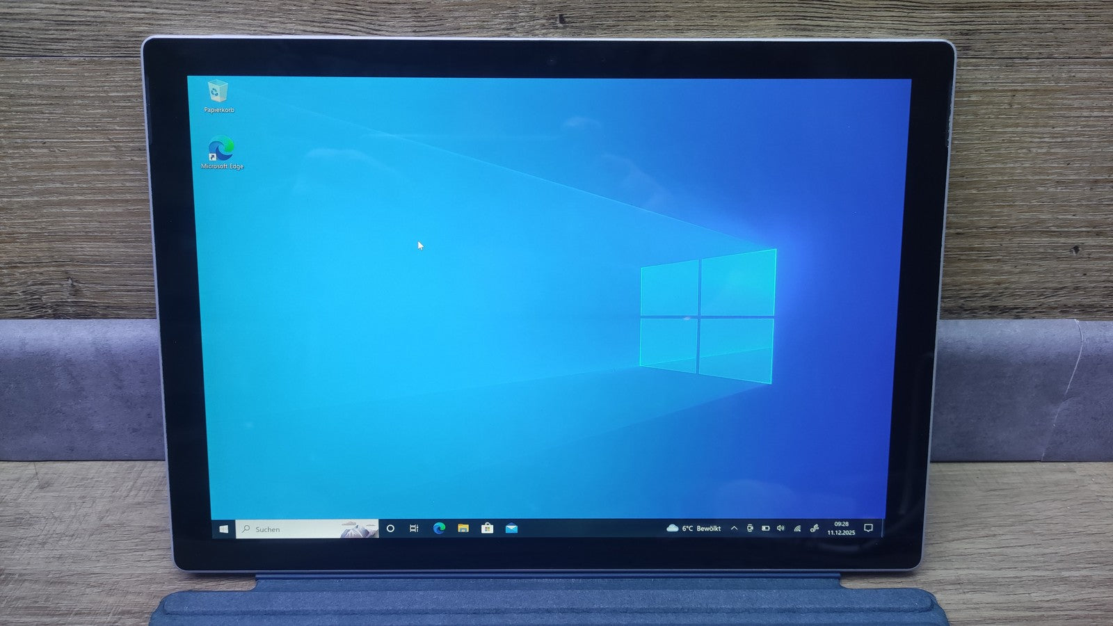 Microsoft Surface Pro 5 Windows Tablet 2736x1824 i5-7300U 4GB 128GB LTE M1807