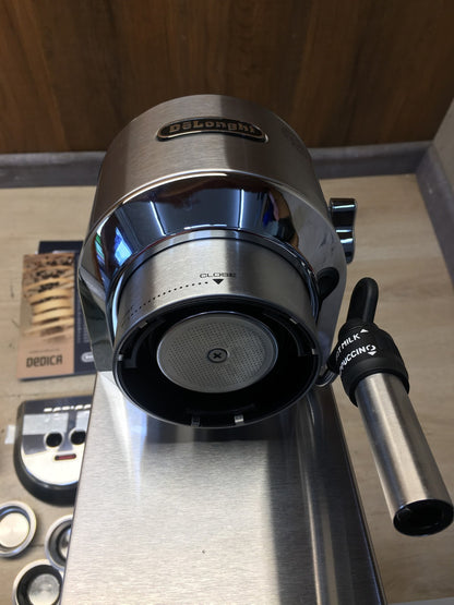 De'Longhi EC685.M Espressomaschine mit Milchaufschäumer, 1350W, I39743