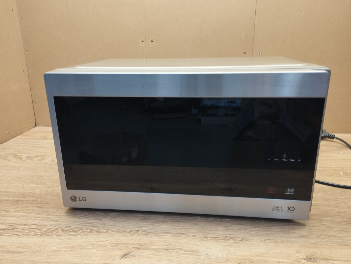LG MS2595CIS Mikrowelle, (25 Liter, 1000 W, I39409