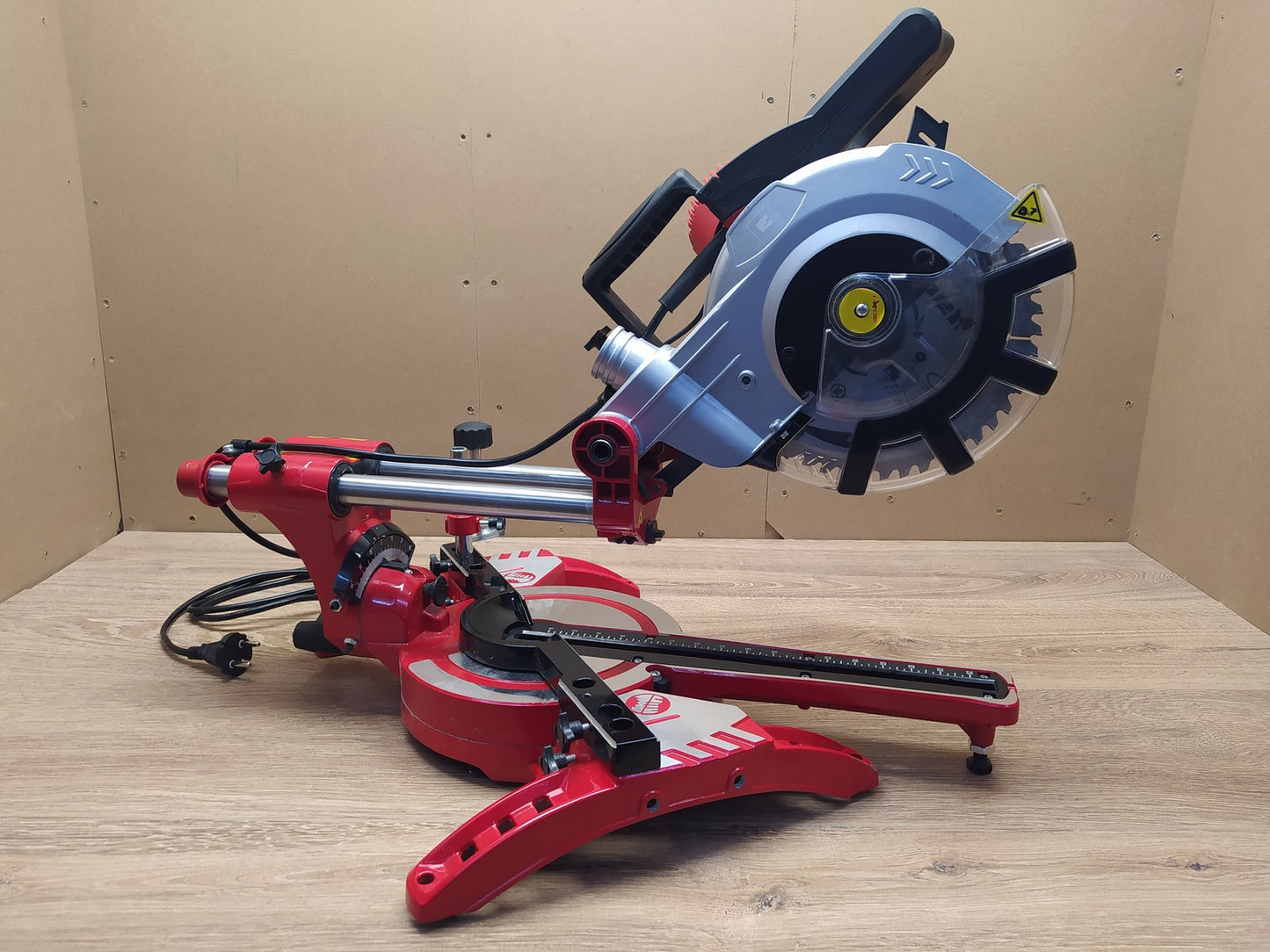 Einhell TC-SM 2131 Dual Elektro-Zug-/Kapp-/Gehrungssäge 4300835, I39149
