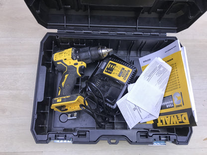 Dewalt Akku-Schlagbohrschrauber DCD709, ohne Akkus, Ladegerät, I26239